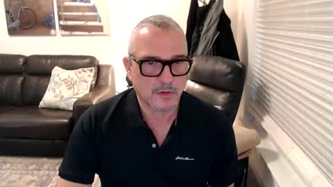 Snapshot of silveroli187 chatting on January 7, 3:03 pm silveroli187 online show from January 7, 3:03 pm