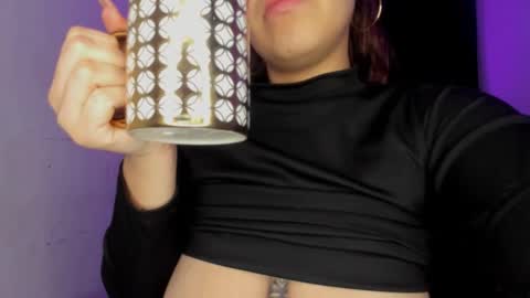 Snapshot of silvia_richiej chatting on December 22, 9:06 am silvia online show from December 22, 9:06 am