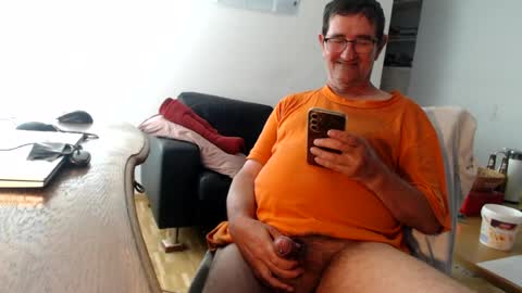 Snapshot of silvioausluzernch2 chatting on August 8, 5:42 am silvioausluzernCH2 online show from August 8, 5:42 am