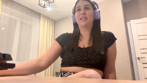 Snapshot of simapickford chatting on October 3, 11:07 am Rose online show from October 3, 11:07 am
