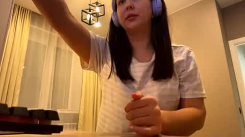 Snapshot of simapickford chatting on October 6, 11:18 am Rose online show from October 6, 11:18 am