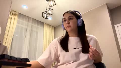 Snapshot of simapickford chatting on October 7, 10:01 am Rose online show from October 7, 10:01 am