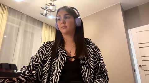 Snapshot of simapickford chatting on October 8, 10:02 am Rose online show from October 8, 10:02 am