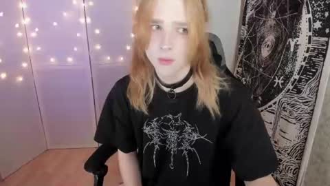 Snapshot of simochka_ chatting on July 1, 4:25 am Simochka online show from July 1, 4:25 am
