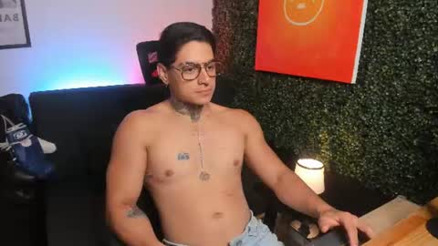 Snapshot of simon_cortes chatting on June 24, 11:53 am Simon Cortes online show from June 24, 11:53 am