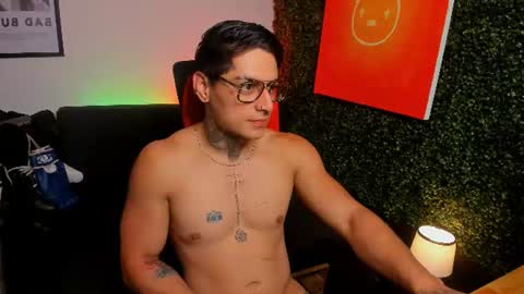 Snapshot of simon_cortes chatting on July 16, 12:00 pm Simon Cortes online show from July 16, 12:00 pm