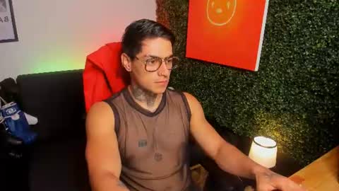 Snapshot of simon_cortes chatting on July 17, 11:06 am Simon Cortes online show from July 17, 11:06 am