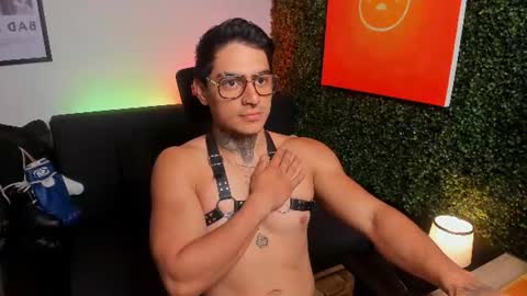 Snapshot of simon_cortes chatting on July 21, 11:01 am Simon Cortes online show from July 21, 11:01 am