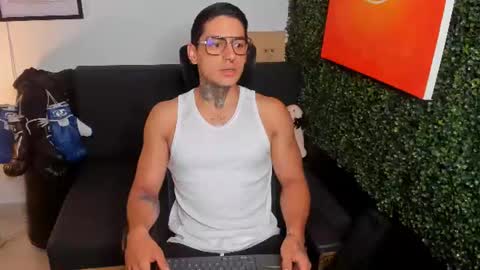 Snapshot of simon_cortes chatting on July 26, 11:17 am Simon Cortes online show from July 26, 11:17 am
