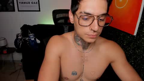 Snapshot of simon_cortes chatting on July 28, 4:39 pm Simon Cortes online show from July 28, 4:39 pm