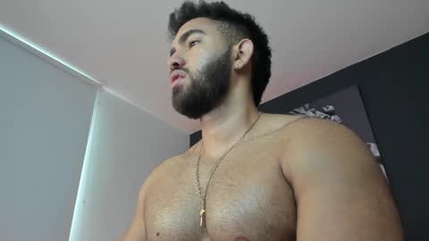 simon_leon01 online show from January 10, 12:47 pm