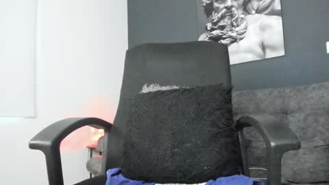 simon_leon01 online show from January 15, 10:57 pm