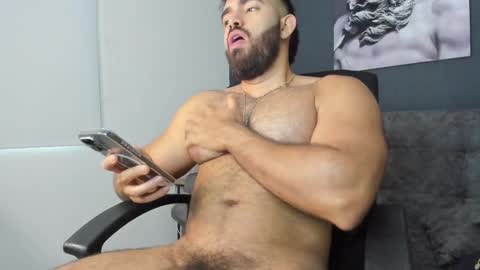 simon_leon01 online show from February 24, 10:03 pm