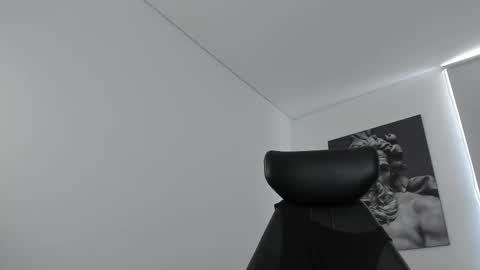 simon_leon01 online show from October 5, 4:05 pm