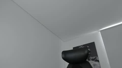 simon_leon01 online show from November 10, 12:26 pm