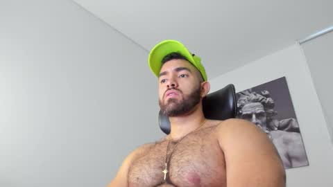 simon_leon01 online show from March 10, 10:48 pm