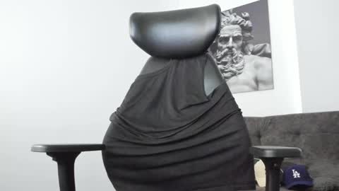 simon_leon01 online show from April 16, 12:06 pm