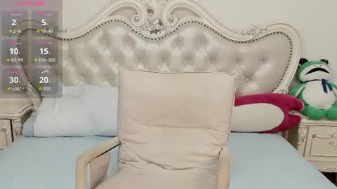 Snapshot of simonastephanie chatting on July 12, 3:14 pm simonastephanie online show from July 12, 3:14 pm