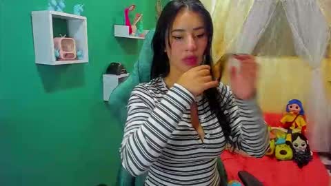 Snapshot of simone_simpson chatting on February 10, 2:26 am Simon Simpson Modelo Independiente online show from February 10, 2:26 am