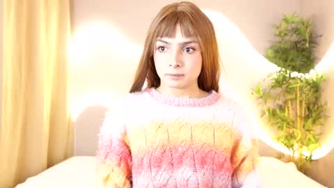 Snapshot of simone_sky chatting on February 13, 1:07 pm simone_sky online show from February 13, 1:07 pm