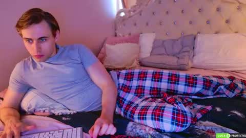 Snapshot of simonwarner chatting on June 25, 3:17 am Simon online show from June 25, 3:17 am
