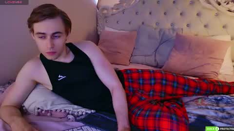 Snapshot of simonwarner chatting on July 17, 3:24 am Simon online show from July 17, 3:24 am
