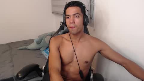 Snapshot of simple_guyy chatting on January 18, 2:15 am Andrey online show from January 18, 2:15 am