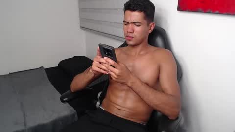 Snapshot of simple_guyy chatting on February 3, 6:40 am Andrey online show from February 3, 6:40 am