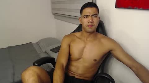 Snapshot of simple_guyy chatting on February 15, 12:40 am Andrey online show from February 15, 12:40 am