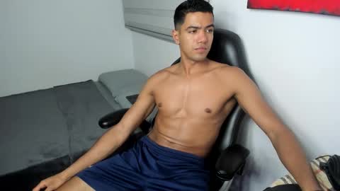 Snapshot of simple_guyy chatting on February 19, 2:18 am Andrey online show from February 19, 2:18 am