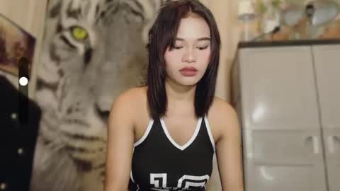 L Y N online show from April 3, 1:42 pm