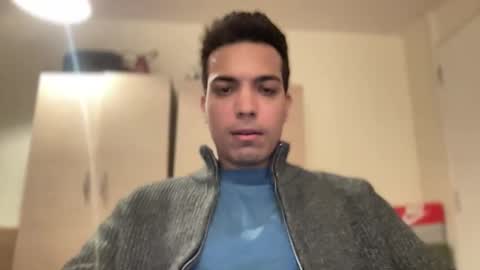 Snapshot of simple_pleasure_ chatting on December 8, 7:43 pm Ryan online show from December 8, 7:43 pm