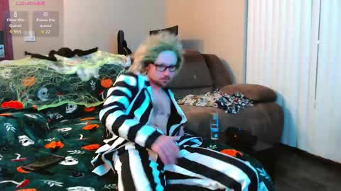 Snapshot of sin_lord chatting on November 1, 3:19 am Husky Dad online show from November 1, 3:19 am