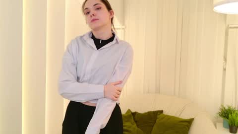Snapshot of sindell_cryell chatting on May 15, 9:44 pm sindell_cryell online show from May 15, 9:44 pm