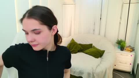 Snapshot of sindell_cryell chatting on May 18, 4:07 am sindell_cryell online show from May 18, 4:07 am