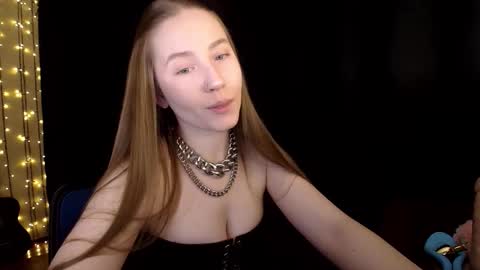 Snapshot of sindiwatsoon chatting on February 19, 7:10 pm Sindi online show from February 19, 7:10 pm