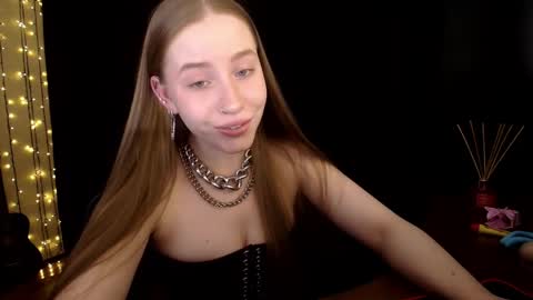 Snapshot of sindiwatsoon chatting on June 1, 11:01 am Sindi online show from June 1, 11:01 am
