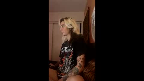 Snapshot of sindyrocker89 chatting on February 19, 2:51 am Aussie Sindy Rocker online show from February 19, 2:51 am