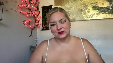 Snapshot of singlesexymom chatting on May 20, 5:30 pm singlesexymom online show from May 20, 5:30 pm