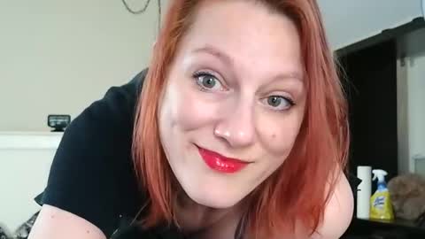 Snapshot of sinnamonstickxxx chatting on December 16, 3:11 pm Sinnamon online show from December 16, 3:11 pm