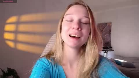 Snapshot of sinner_eve chatting on June 3, 3:31 am Aurora online show from June 3, 3:31 am