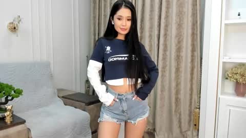 Snapshot of sinsemillaa chatting on December 15, 2:59 pm Ellie online show from December 15, 2:59 pm