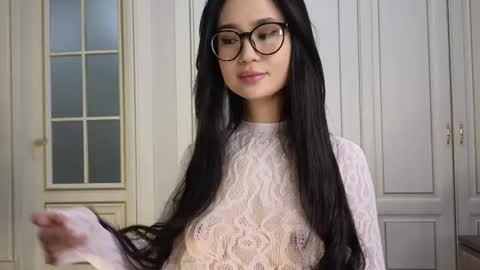 Snapshot of sinsemillaa chatting on May 24, 4:01 pm Ellie online show from May 24, 4:01 pm