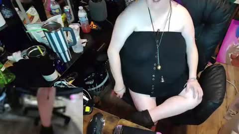 Snapshot of sinstresshemlock chatting on June 10, 11:46 pm Sinstress hemlock online show from June 10, 11:46 pm