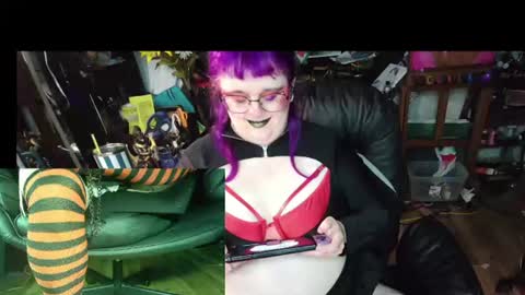 Snapshot of sinstresshemlock chatting on August 9, 3:23 am Sinstress hemlock online show from August 9, 3:23 am
