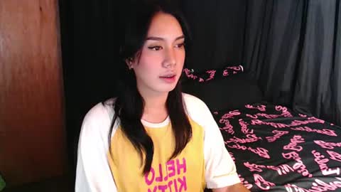 Snapshot of siobe_lee chatting on June 11, 7:39 am Siobe online show from June 11, 7:39 am