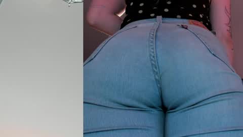 Snapshot of siouxsie_cenobite chatting on June 9, 10:49 am Siouxsie online show from June 9, 10:49 am