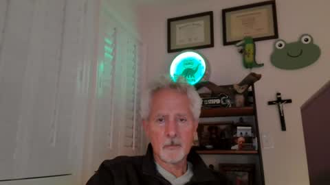 Snapshot of sir_lust_alot chatting on June 19, 12:59 am Don Roberto online show from June 19, 12:59 am