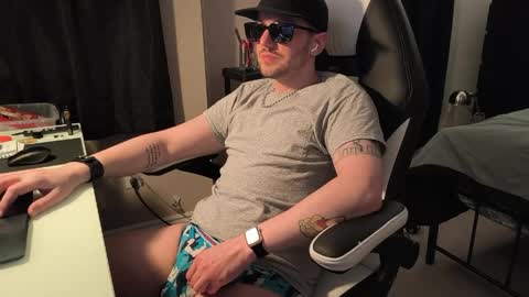 Snapshot of sirdaddymcqween chatting on April 2, 7:50 am Sir Daddy McQween online show from April 2, 7:50 am