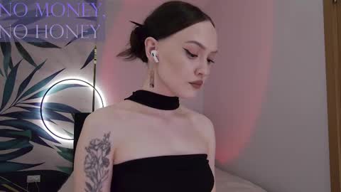 Goddess Sirena online show from March 10, 7:57 am